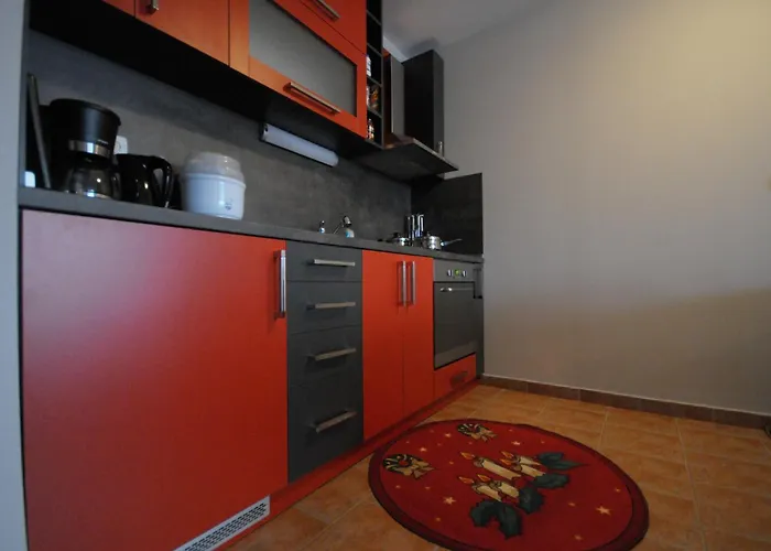 Penthouse 2 Bedroom Apartment W Fireplace