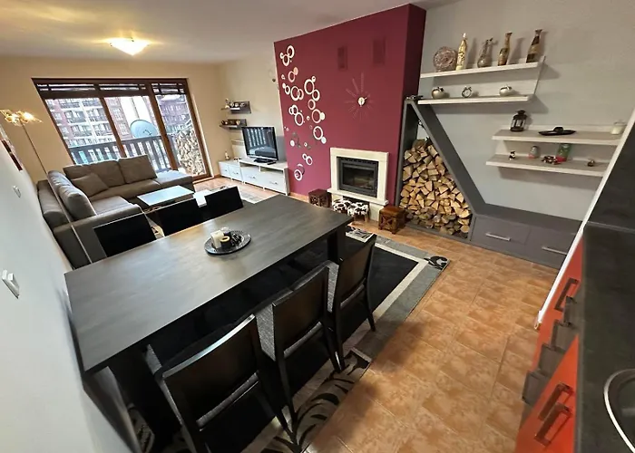 Penthouse 2 Bedroom Apartment W Fireplace
